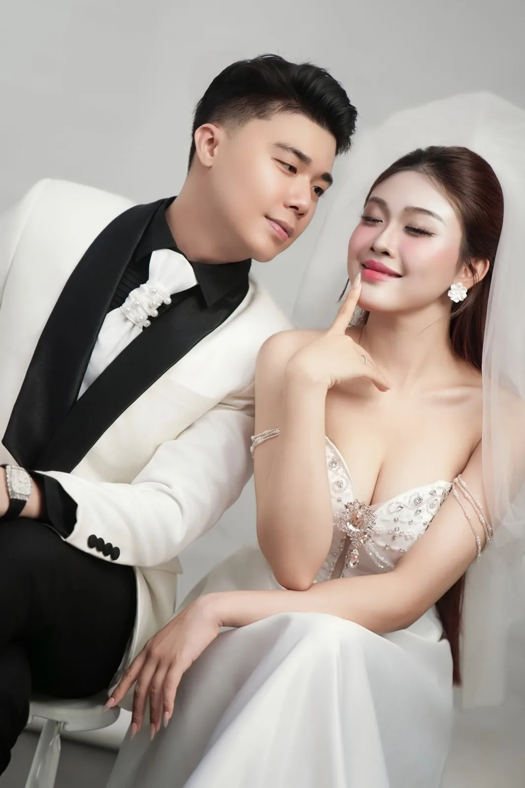 Ảnh cưới ngoại cảnh ngoài trời